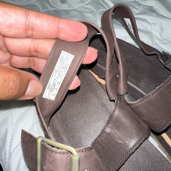 Merrell Women's Brown Leather Buckle Sandals - Picture 3 of 3